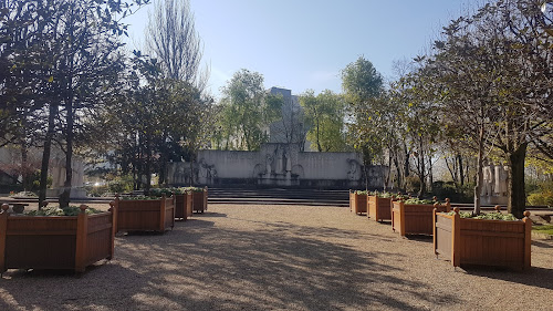 Jardin du Monument aux Mères Françaises à Paris