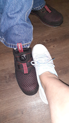 Bowling Alley «Freeway Lanes of Parma», reviews and photos, 12859 Brookpark Rd, Cleveland, OH 44130, USA