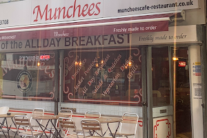 Munchees Cafe & Restaurant image