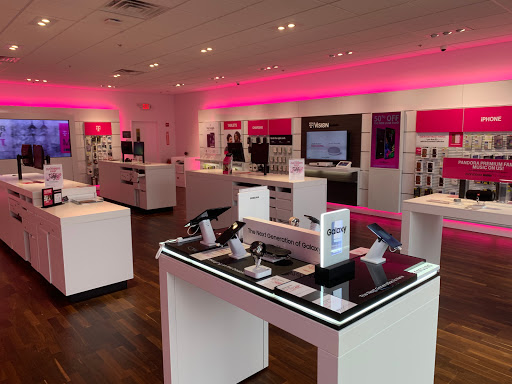 Cell Phone Store «T-Mobile», reviews and photos, 4630 Hoffman Blvd, Hoffman Estates, IL 60192, USA