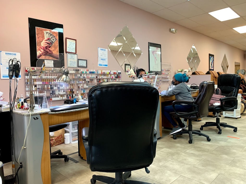 Hollywood Nails 55428