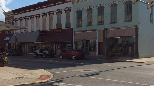 Junction on 3, 247 N Main St, Rushville, IN 46173, USA, 