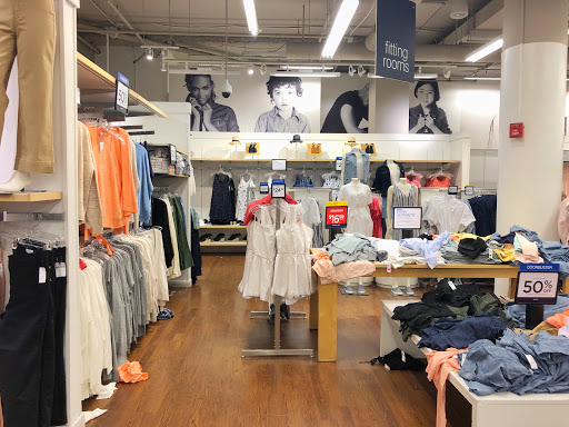 Clothing Store «Gap Factory Store», reviews and photos, 400 Fulton St, Brooklyn, NY 11201, USA