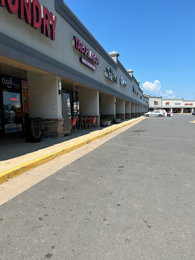 Laundromat «Chantilly Coin Laundry LLC», reviews and photos, 14511 Lee Jackson Meml Hwy # R, Chantilly, VA 20151, USA