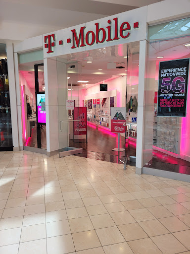 Cell Phone Store «T-Mobile», reviews and photos, 6600 Topanga Canyon Blvd #97D, Canoga Park, CA 91303, USA