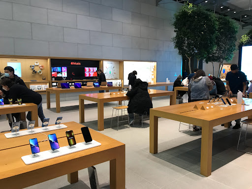 Computer Store «Apple Highland Village», reviews and photos, 4012 Westheimer Rd, Houston, TX 77027, USA