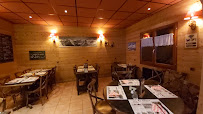 Atmosphère du Restaurant Le Centre à Saint-Sorlin-d'Arves - n°17
