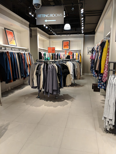 Clothing Store «Banana Republic Factory Store», reviews and photos, 422 86th St, Brooklyn, NY 11209, USA