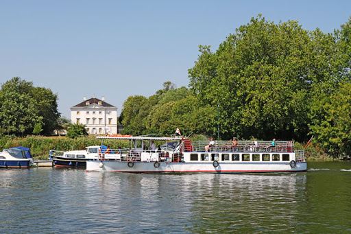 Hampton Court Landing Stage - Thames River Boats