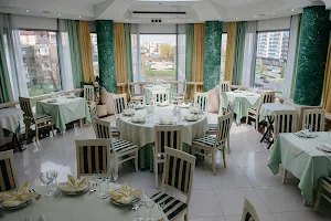 Paradise, Restaurant image