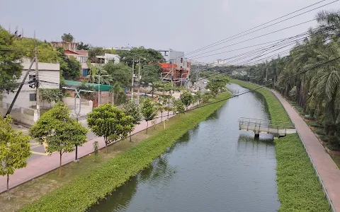 Nikunja Lake Park image