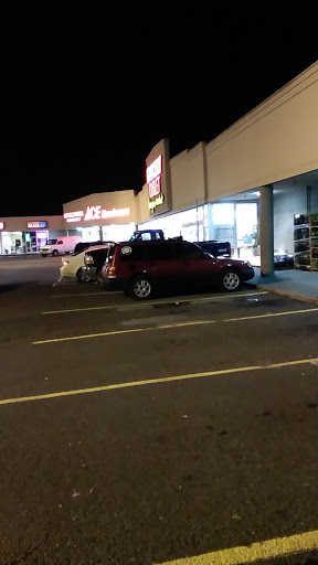 Grocery Store «Grocery Outlet Bargain Market», reviews and photos, 52115 SW Chinook Plaza, Scappoose, OR 97056, USA