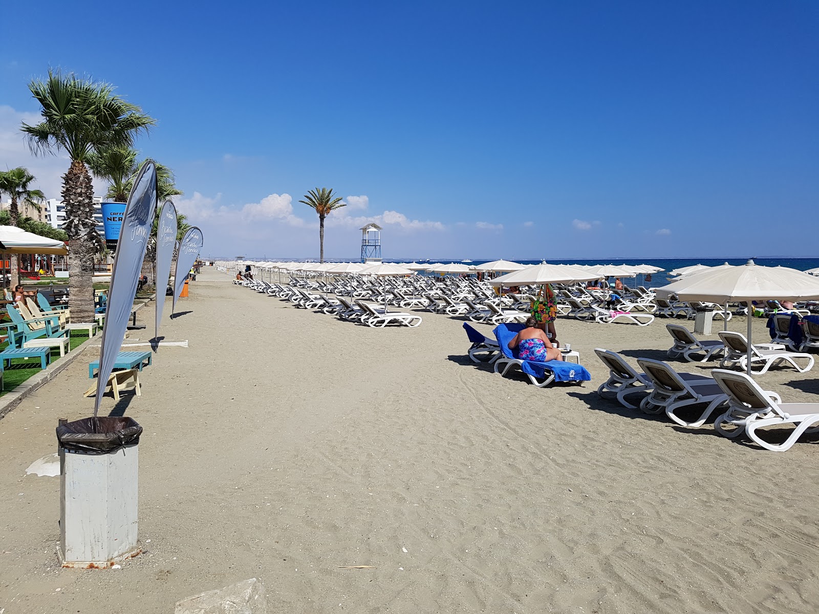 Foto de Kastella beach com areia fina e cinza superfície