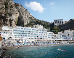 Foto von Spiaggia di Meta II und seine wunderschöne Landschaft
