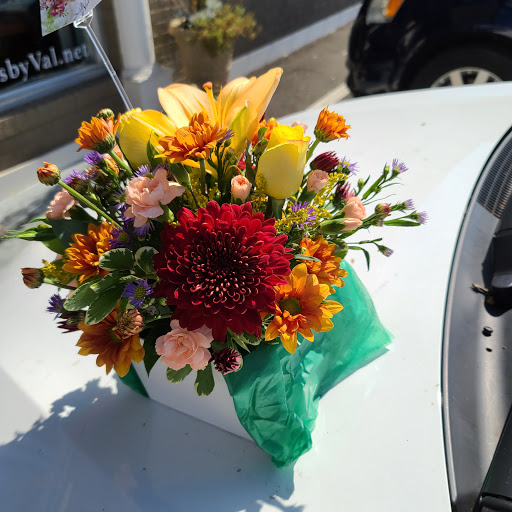 Florist «Flowers By Val», reviews and photos, 911 Caroline St, Fredericksburg, VA 22401, USA