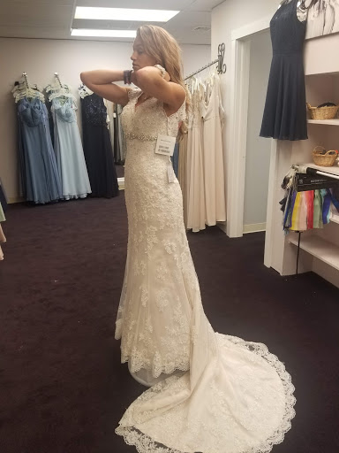 Bridal Shop «Bridal Suite of Bay Shore», reviews and photos, 7 W Main St, Bay Shore, NY 11706, USA