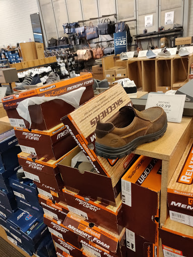 Shoe Store «DSW Designer Shoe Warehouse», reviews and photos, 2485 Richmond Ave, Staten Island, NY 10314, USA