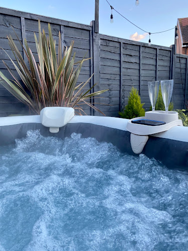 Gables Lettings - Luxury Hot Tub Hire & Cleaning Services - Worthing