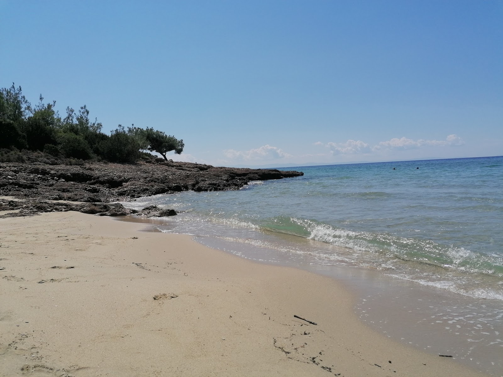 Valokuva Peristeres beachista. sisältäen tilava ranta