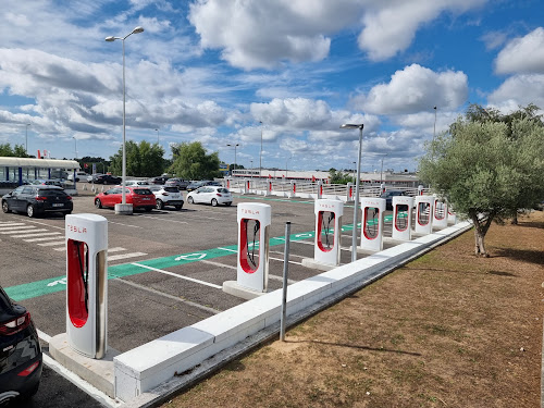 Borne de recharge de véhicules électriques Tesla Supercharger Limoges