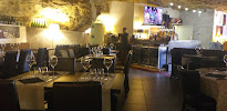 Atmosphère du Restaurant français La Grotte d'Auguste à Orange - n°7