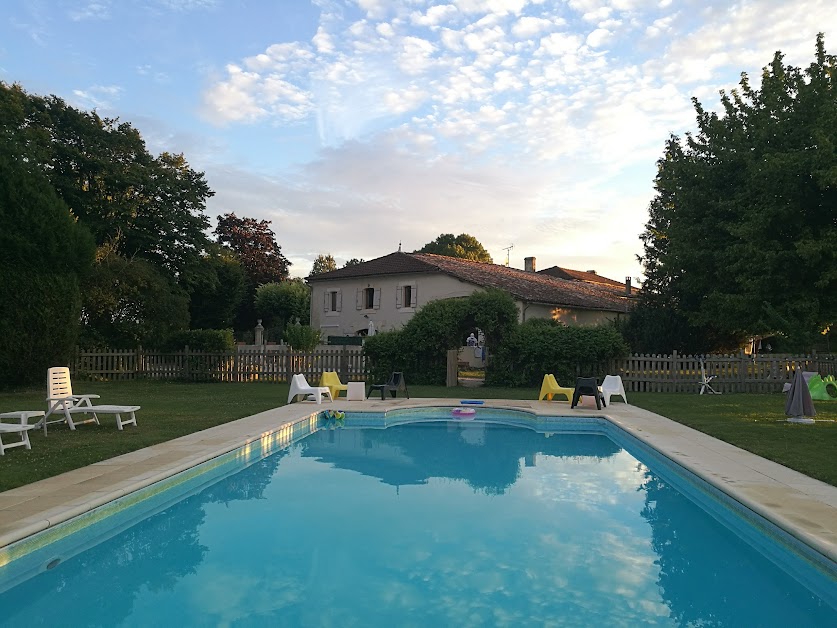 Au Domaine Bardon Chambres d'hôtes 17 | Gîte touristique Chalet Chaunac à Chaunac (Charente-Maritime 17)