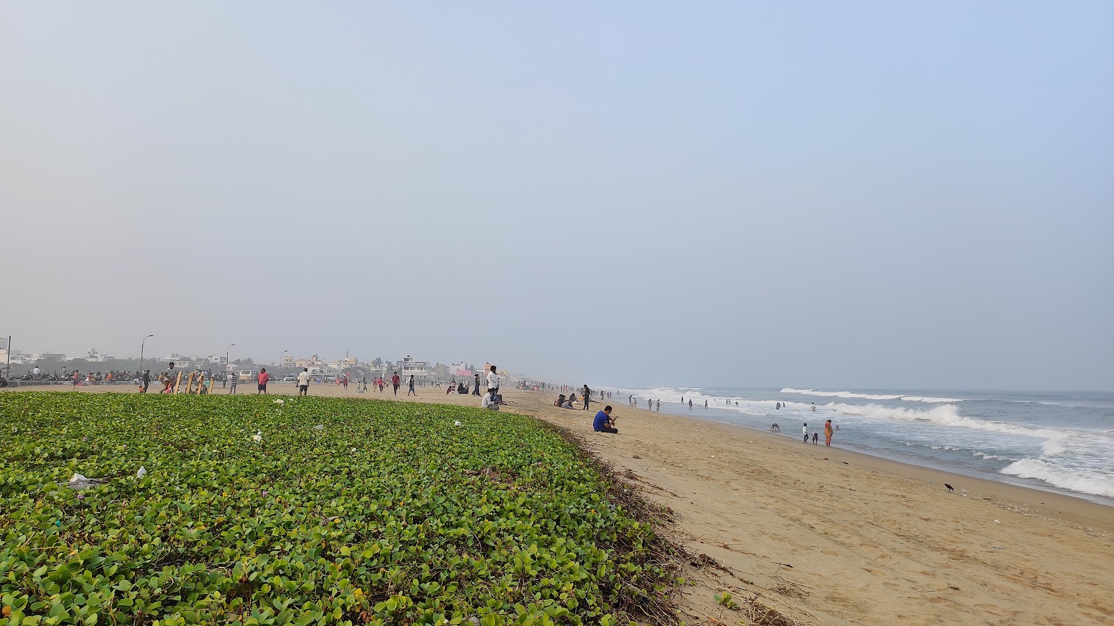 Foto von Kottivakkam Beach mit langer gerader strand