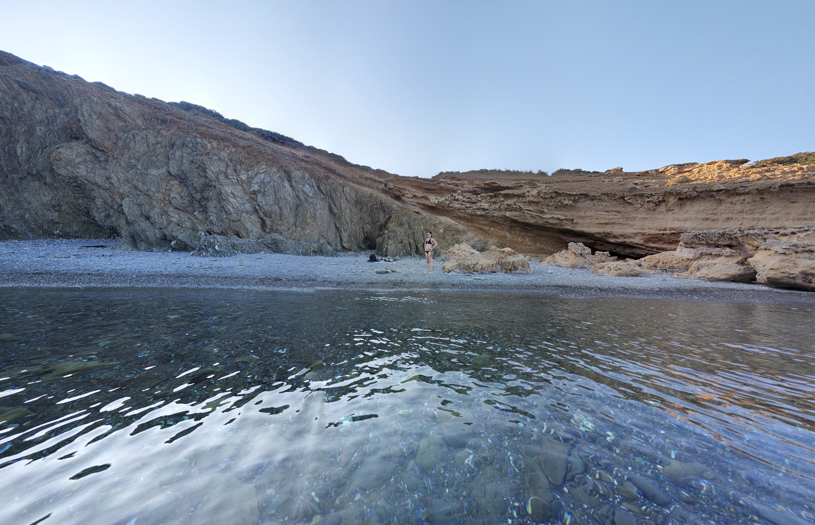 Foto di Plakes beach con molto pulito livello di pulizia