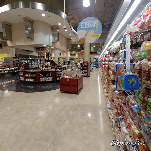 Grocery Store «Harris Teeter», reviews and photos, 8200 Crestwood Heights Dr, McLean, VA 22102, USA