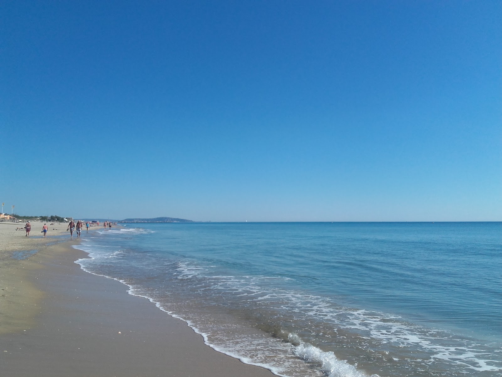 Foto de Marseillan beach com areia bege fina superfície