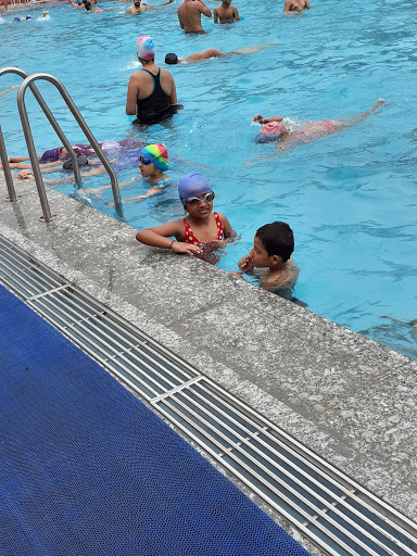 स्विमिंग पूल स्टोर दिल्ली