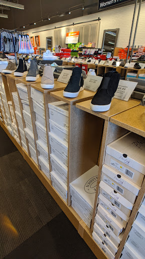 Shoe Store «DSW Designer Shoe Warehouse», reviews and photos, 11500 Burleigh St., Wauwatosa, WI 53222, USA