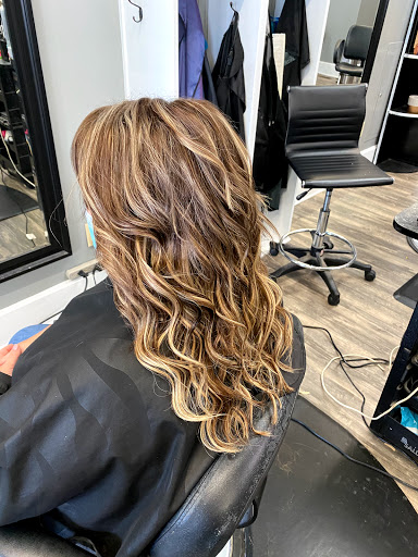 Beauty Salon «Stephanie Hood & Company Hair & Nail Salon», reviews and photos, 97 W Public Sq, Scottsville, KY 42164, USA