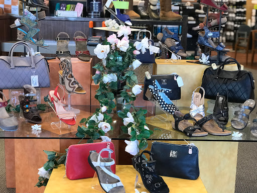 Shoe Store «Mar-Lou Shoes», reviews and photos, 5471 Mayfield Rd, Lyndhurst, OH 44124, USA