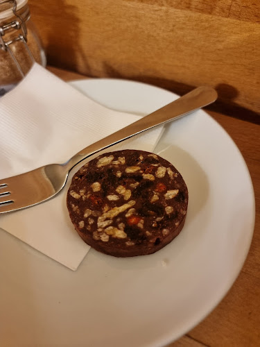 Madal Cafe - Specialty Coffee Shop - Kávézó, Kávészaküzlet - Budapest