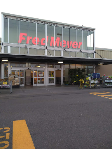 Grocery Store «Fred Meyer», reviews and photos, 18325 Aurora Ave N, Seattle, WA 98133, USA