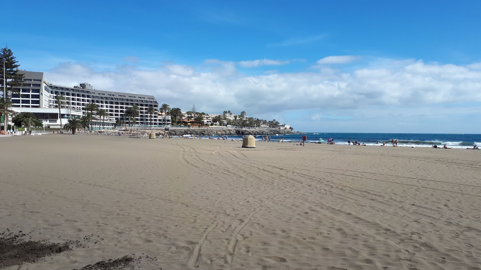 Fotografie cu Playa de las Burras - locul popular printre cunoscătorii de relaxare
