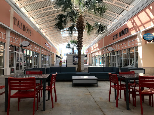 Outlet Mall «Tanger Outlet Charleston», reviews and photos, 4840 Tanger Outlet Blvd, North Charleston, SC 29418, USA