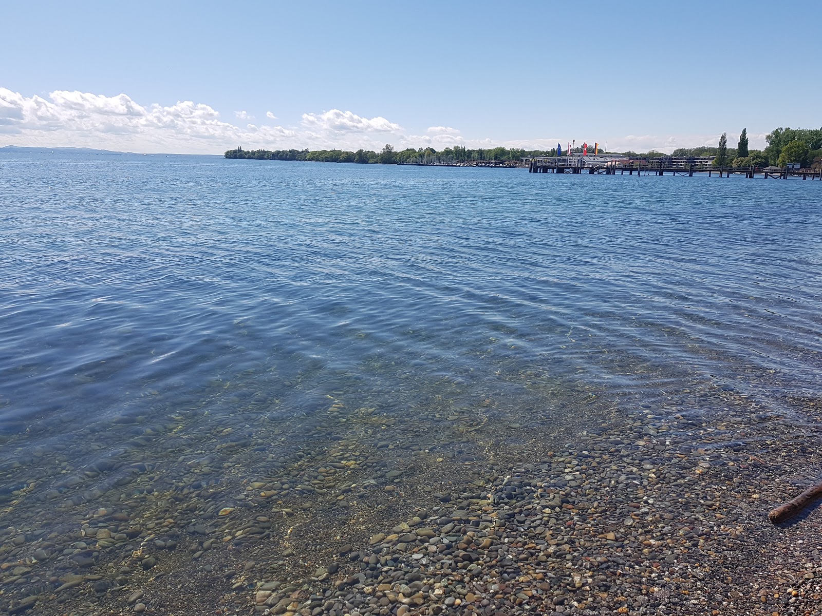Foto van Kunstlereck Uferanlage Kressbronn Beach met turquoise puur water oppervlakte