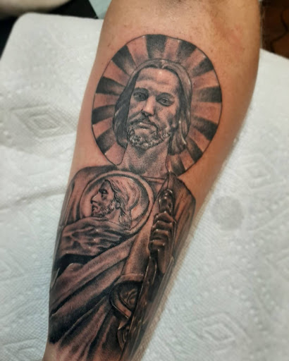 Explore beautiful tattoo ideas for women, creative tattoo ideas in Lakeview, available at Backwoods Tattoo Studio