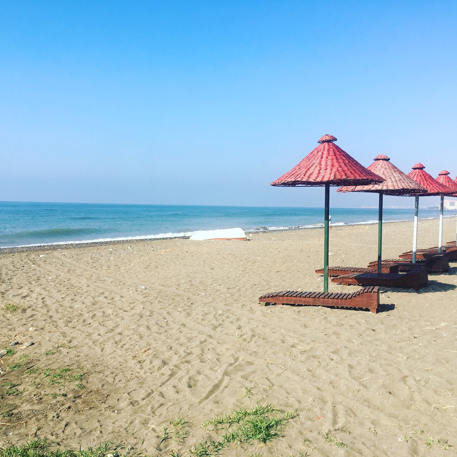 Gama iskele'in fotoğrafı turkuaz su yüzey ile