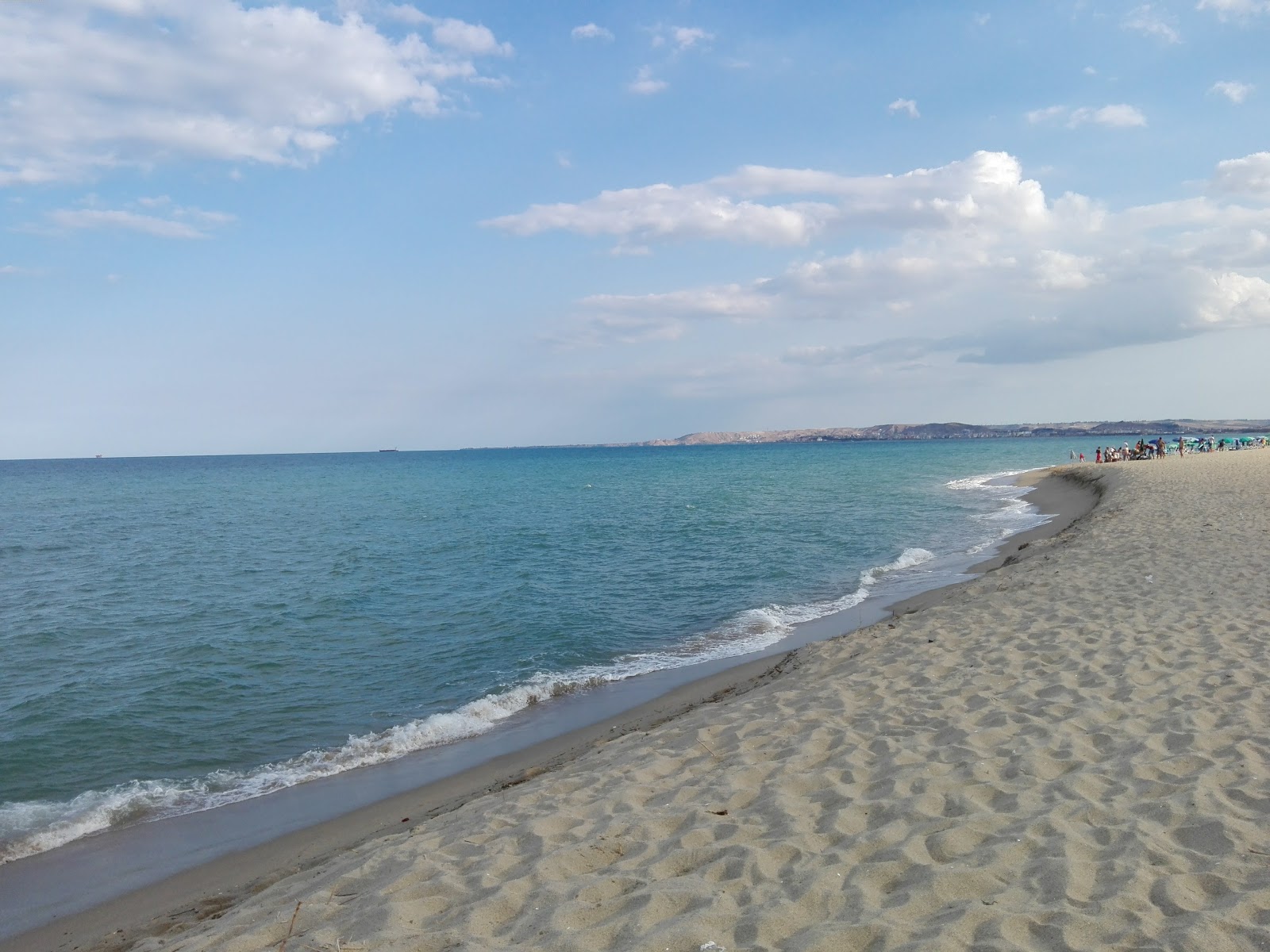 Fotografija Crotone dolga Plaža z modra voda površino