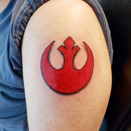 Tattoo Shop «Surreal Tattoo Studio - Kansas City Tattoo Shop», reviews and photos, 1222 W 39th St, Kansas City, MO 64111, USA