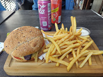 Plats et boissons du Restaurant de hamburgers Quebec Burger à Cluny - n°2