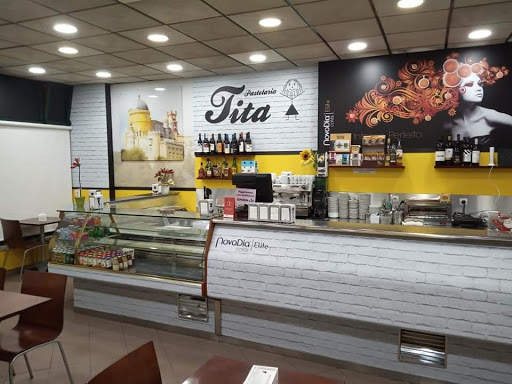 Tita no Queluz, Lisboa