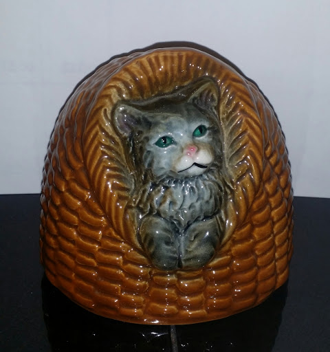 Thrift Store «Hand to Hand Thrift Store», reviews and photos, 785 Terryville Ave, Bristol, CT 06010, USA