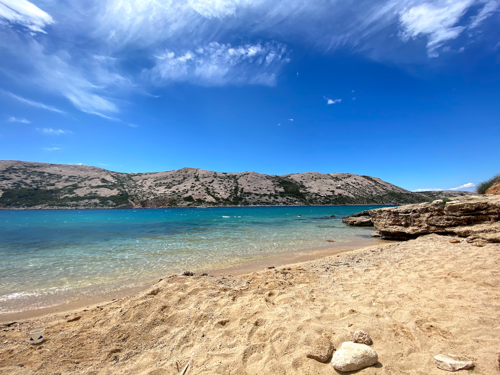 Edvina beach'in fotoğrafı çok temiz temizlik seviyesi ile