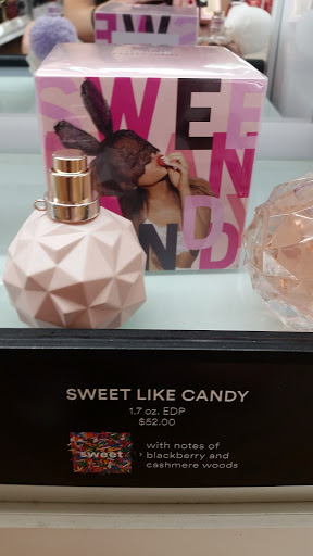 Hair Salon «Ulta Beauty», reviews and photos, 1500 N Tomahawk Island Dr, Portland, OR 97217, USA