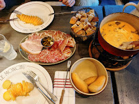 Raclette du Restaurant de fondues Le Monchu Restaurant Savoyard à Chamonix à Chamonix-Mont-Blanc - n°3