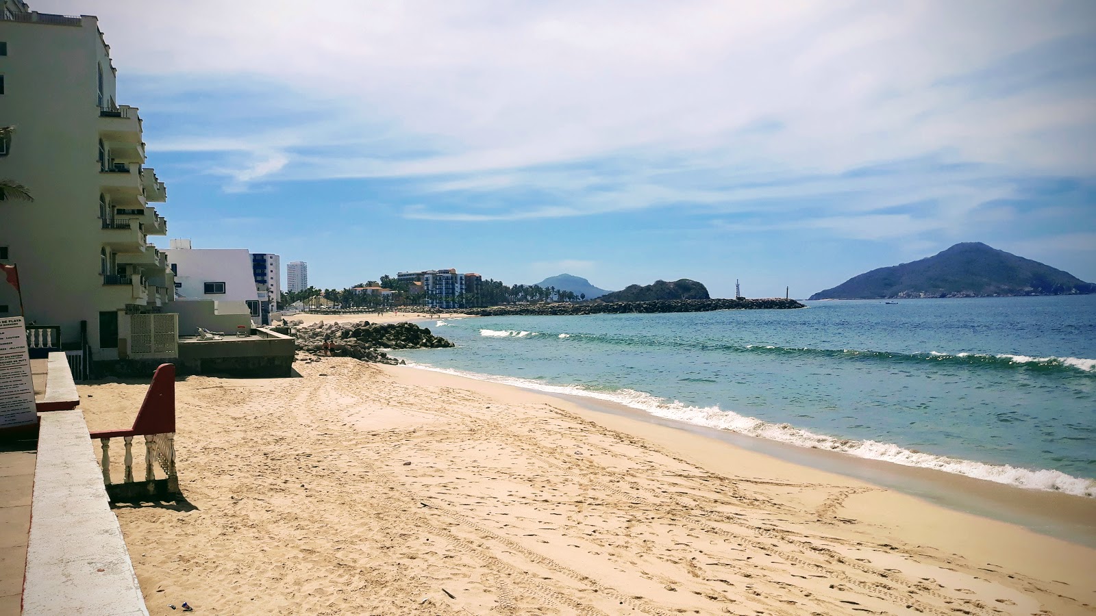 Foto von Cerritos beach mit türkisfarbenes wasser Oberfläche